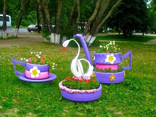 Цветник из подручного материала своими руками Цветник из подручного материала