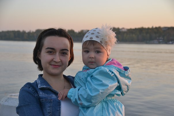 Екатерина Челышева и ее дочка Софья.jpg