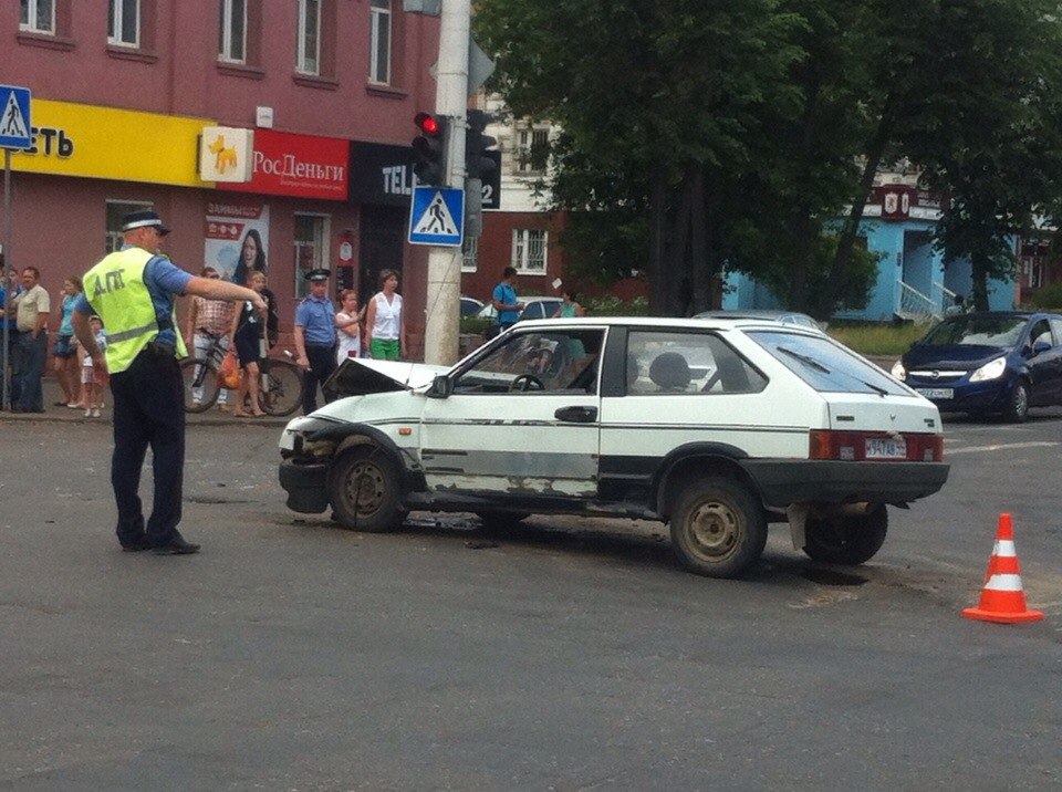 Ваз кострома. Авария Кострома ваз2107 29 мая. Авария в Костроме на учебной машине у Калиновского.