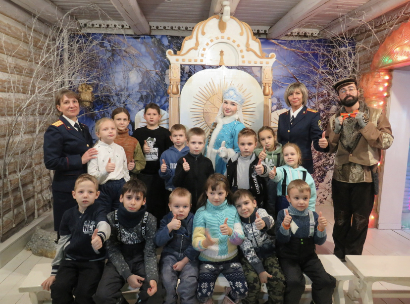 Дети из ДНР побывали в гостях у костромской снегурочки