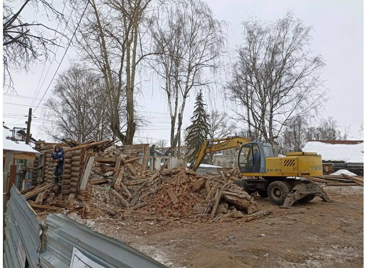Не снесли, а разобрали: историческое здание в Костроме обещают построить заново