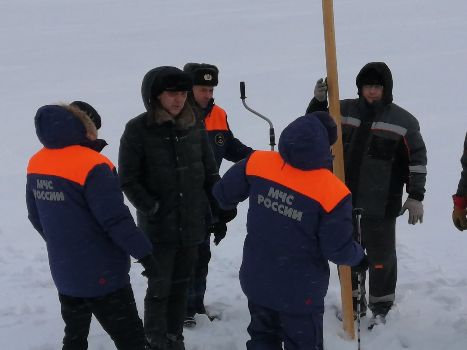 Спасатели проверили лед на крещенские купания в Костроме