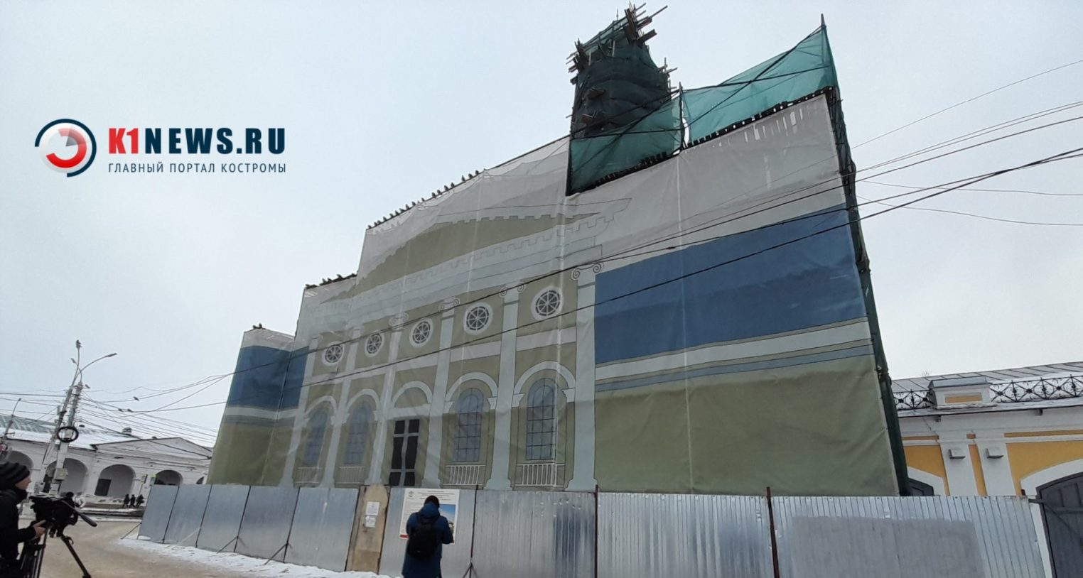 Новый купол весом в тонну водрузили в Костроме на Пожарную каланчу