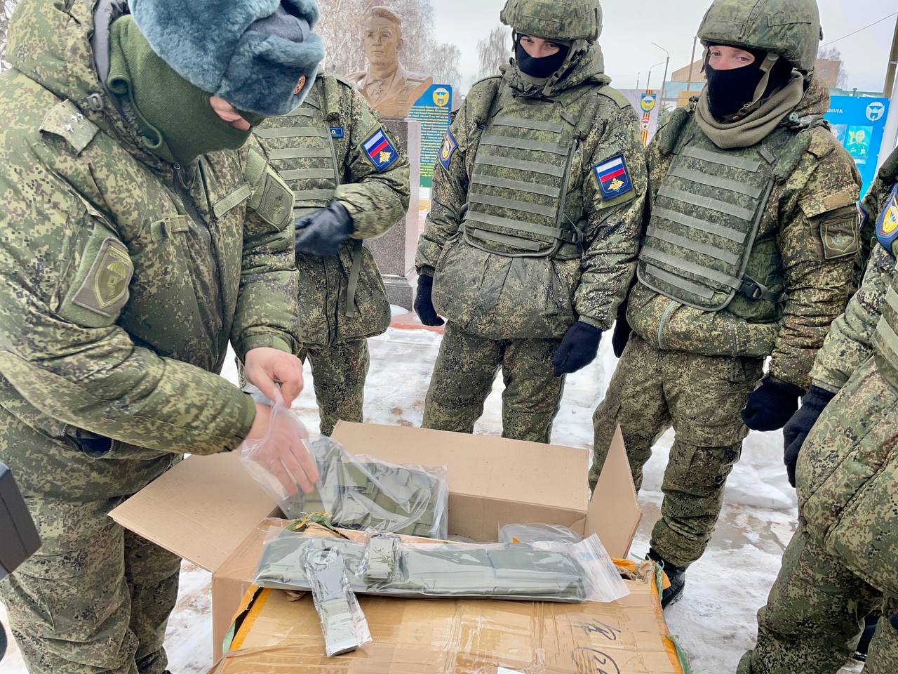 Московский меценат купил для костромских десантников снаряжение на миллион рублей