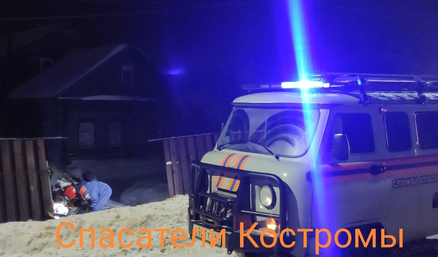 В Костромской области иномарка вдребезги разнесла забор и перевернулась в кювете