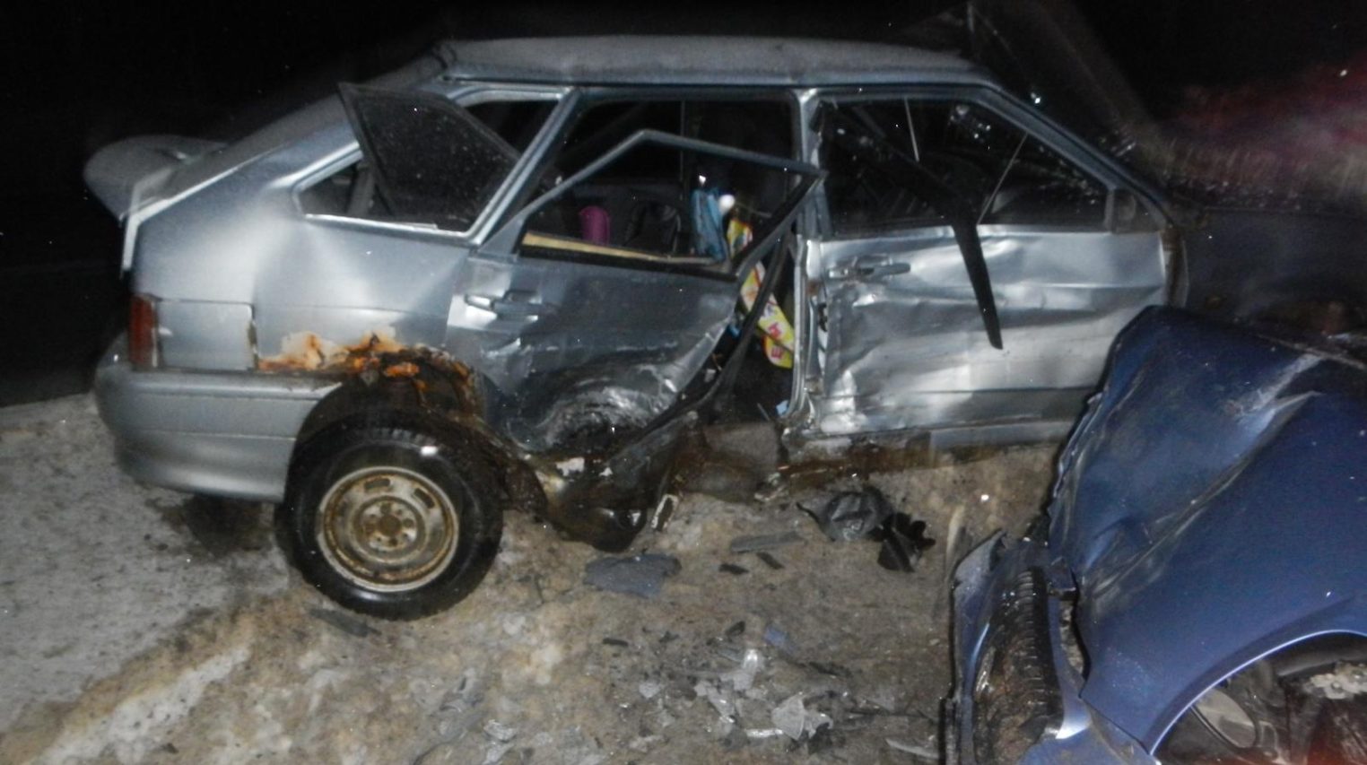 Всмятку: страшная авария на костромской трассе едва не закончилась трагедией