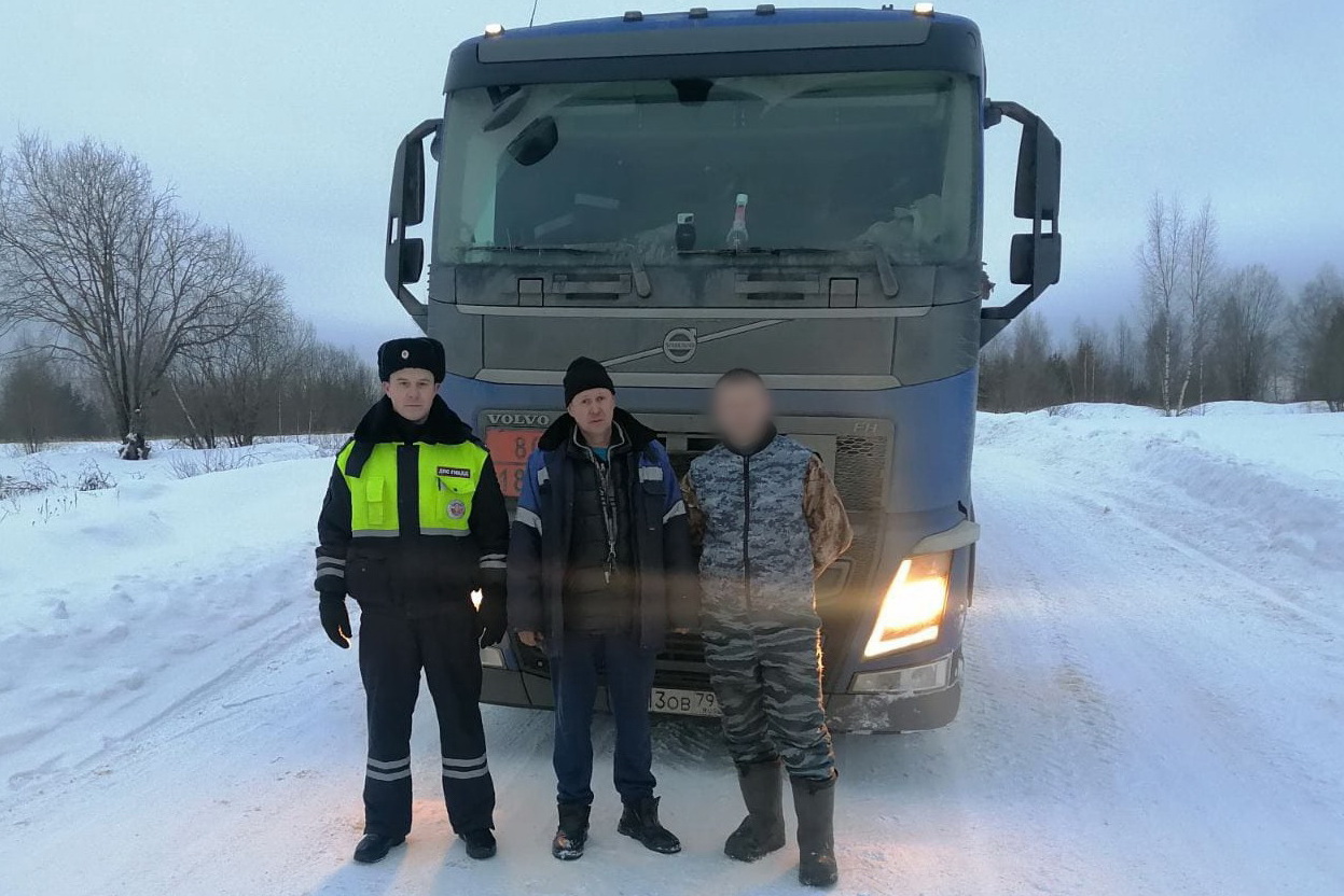 Жителя Чувашии от холода спасли костромские правоохранители