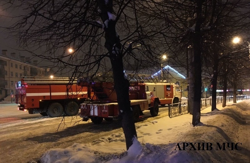 Вечером в Костроме загорелись машины