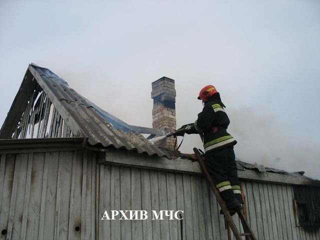 За сутки костромские спасатели дважды тушили пожары