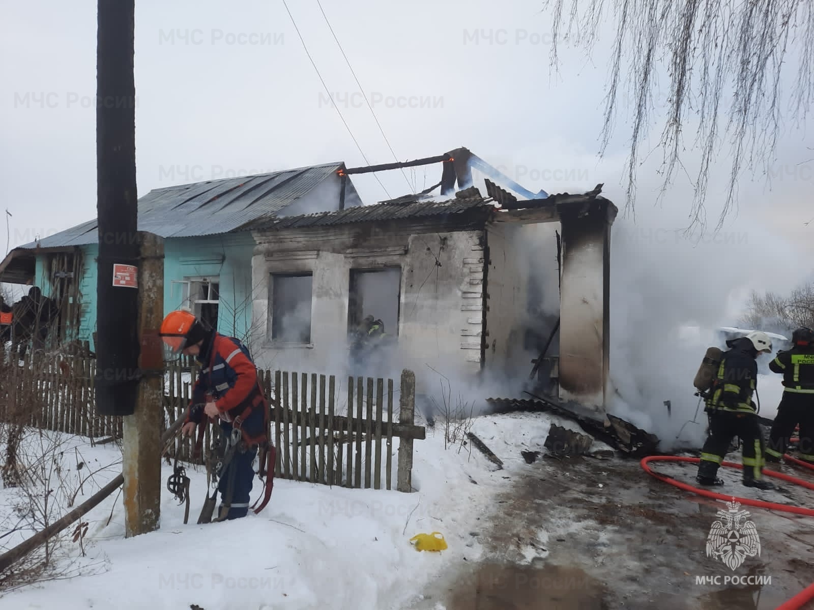 В огне пострадали маленькие дети из костромского посёлка