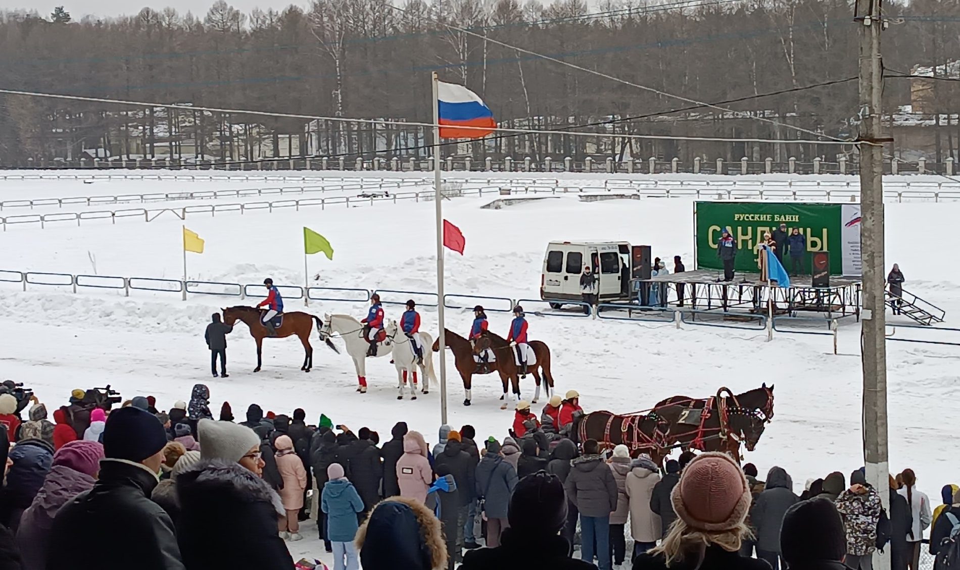 На костромском ипподроме начался Чемпионат русских троек