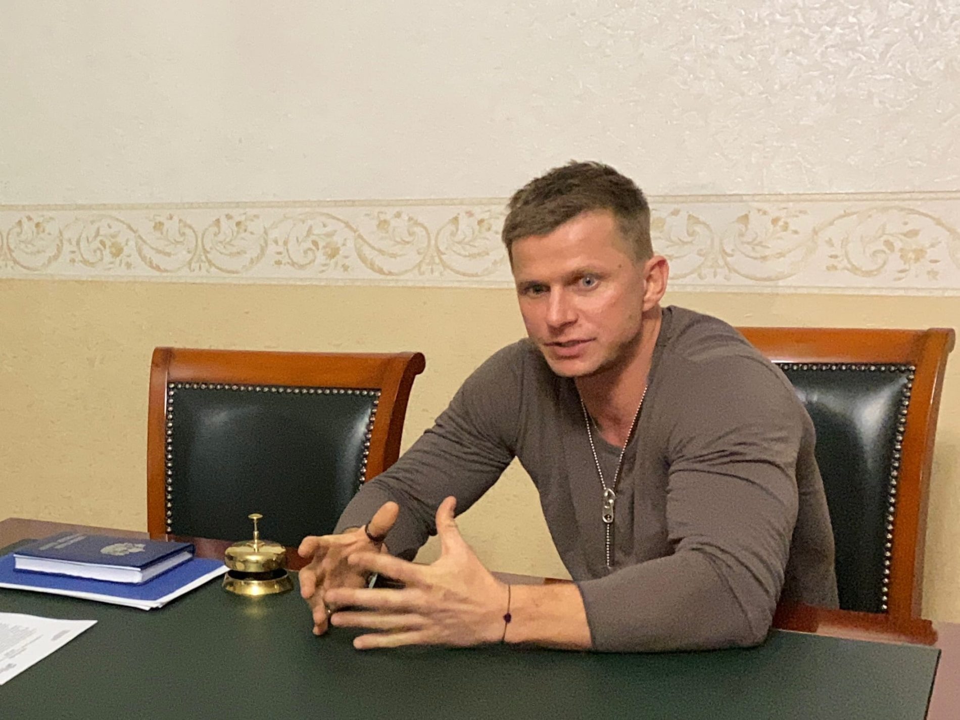 Актер Роман Курцын приносит родной Костроме большую пользу