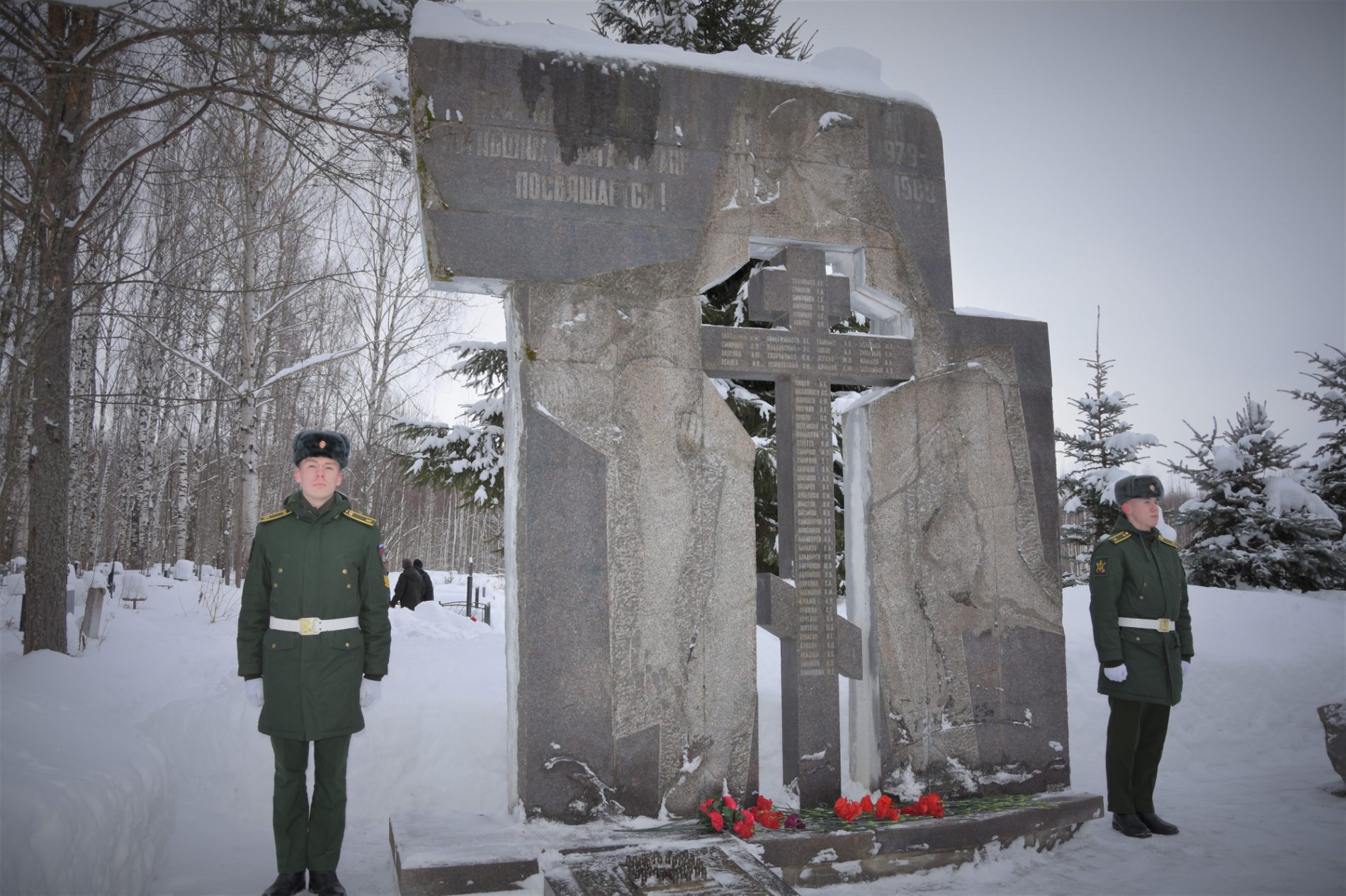 Память погибших костромичей-героев почтили на городском кладбище