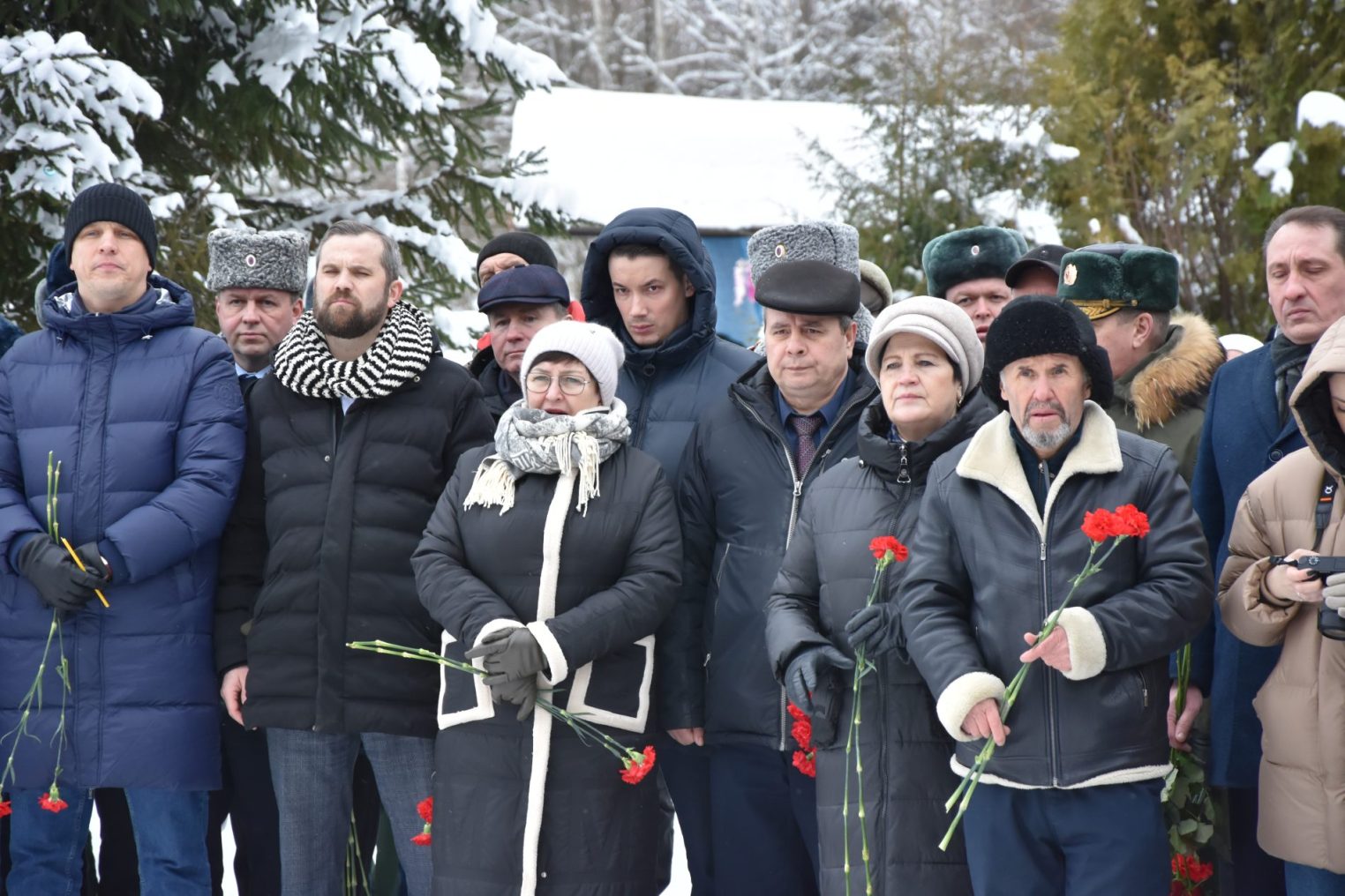 Память погибших костромичей-героев почтили на городском кладбище