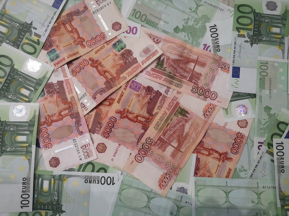 Жительница Костромы лишилась 800 тысяч рублей из-за всплывающей рекламы