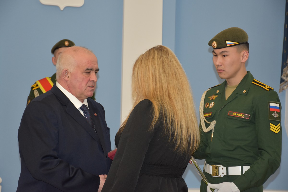 В Костроме семьям военнослужащих, погибших в зоне СВО, вручили госнаграды