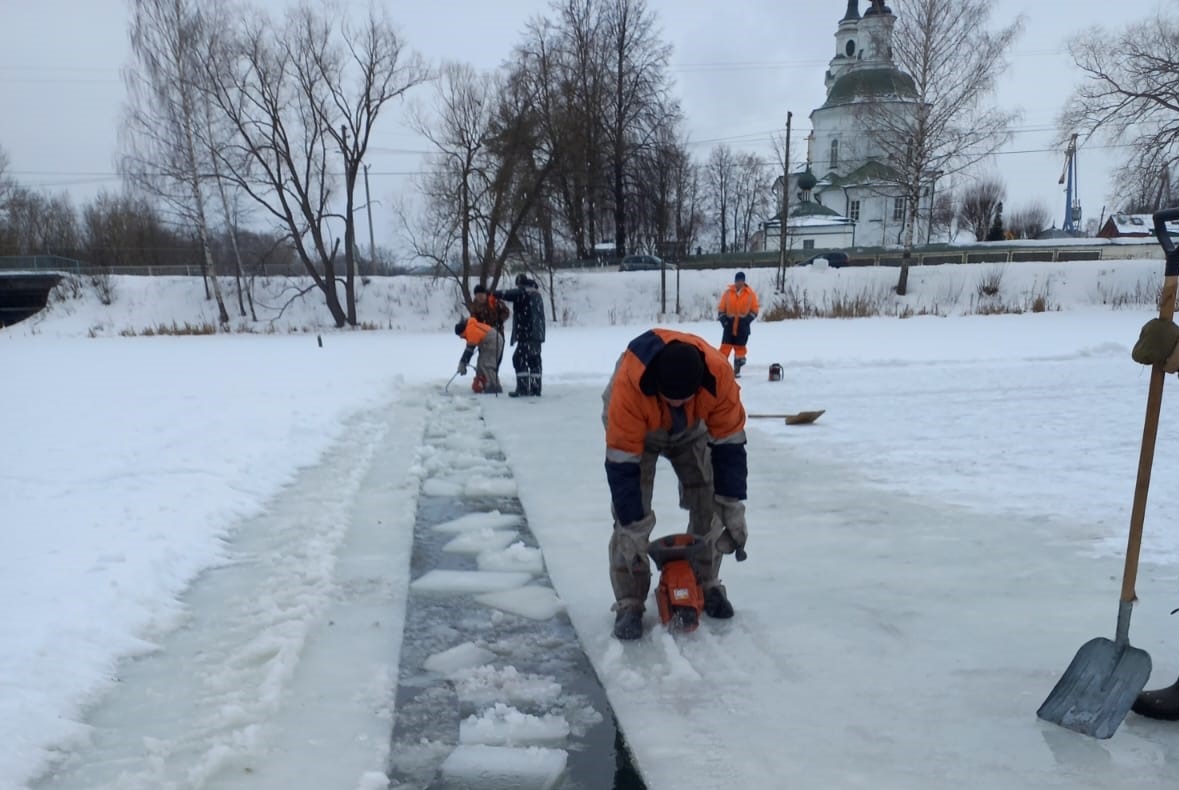 Лёд для фестиваля скульптур в Костроме искали десять дней