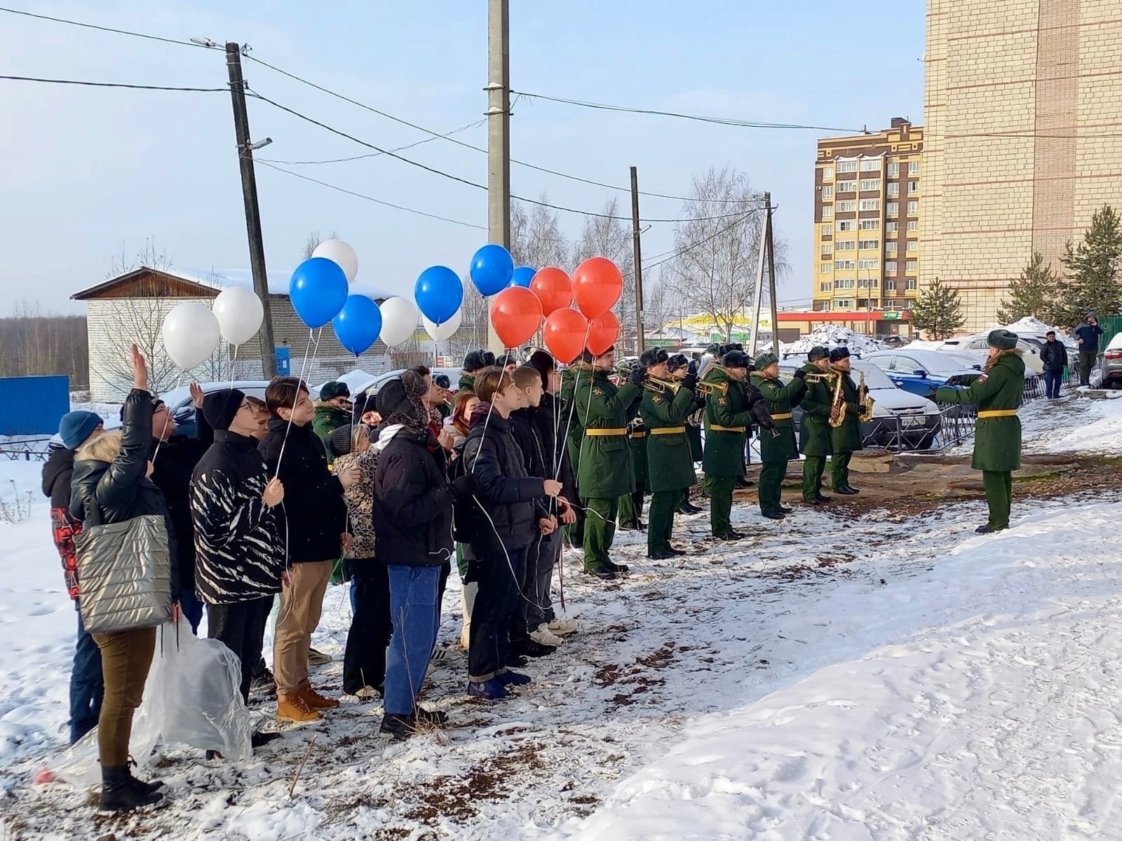 Костромские студенты поздравили бывшего выпускника с вековым юбилеем