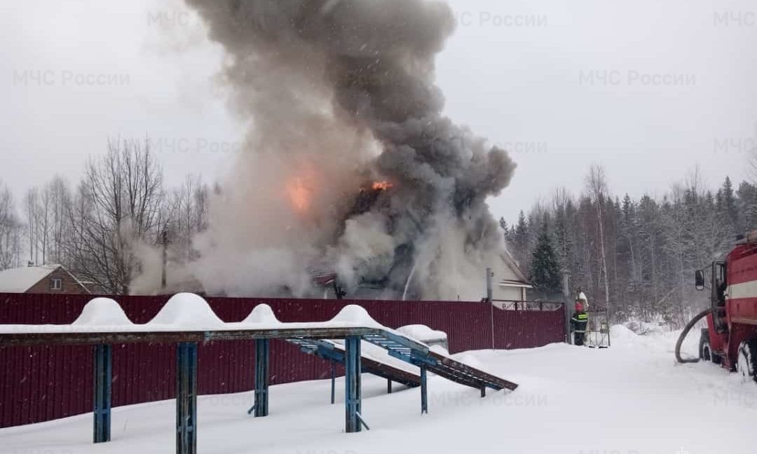 Случайность или совпадение: дачный дом в Костромской области полностью сгорел