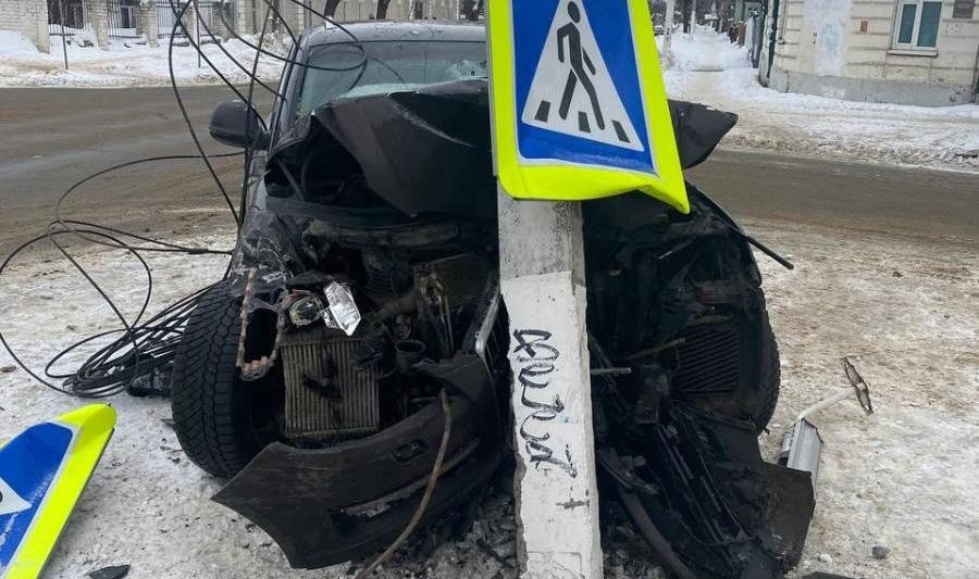 Дерзкий водитель Ауди едва не угробил автоледи в Костроме