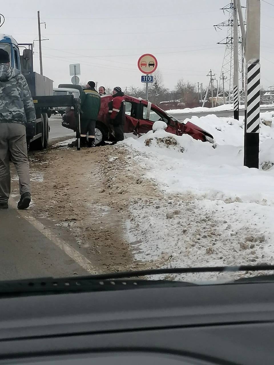 Автоледи врезалась на костромской трассе в локомотив