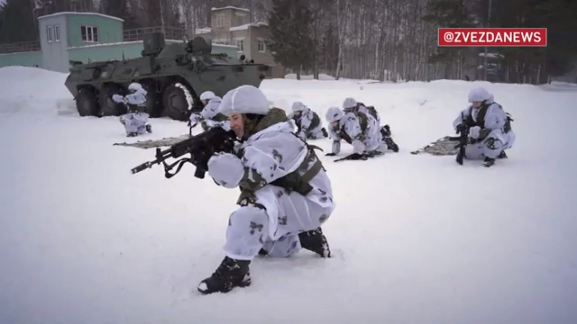 Близняшки в академии РХБЗ в Костроме учатся стрелять из гранатомета