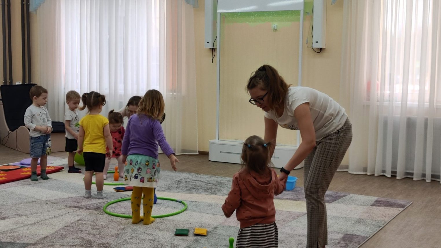Маленькие костромичи адаптируются к детскому саду в волшебной комнате