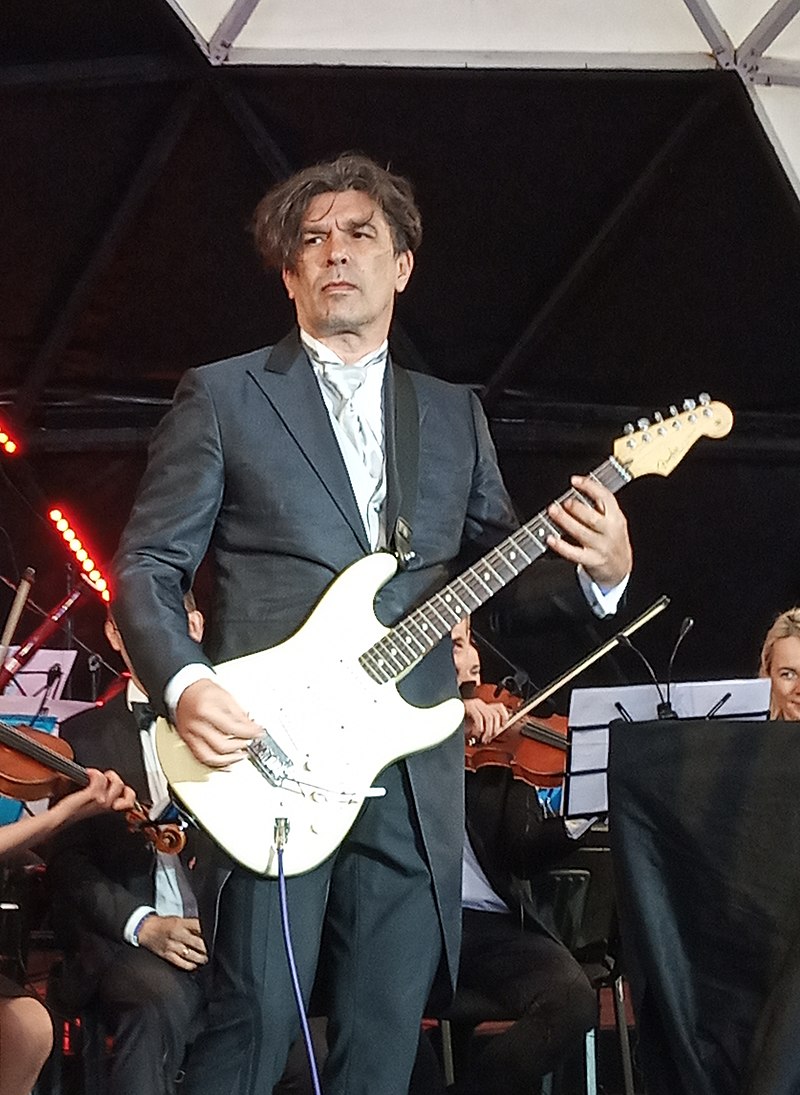 Легендарный гитарист группы "Кино" Юрий Каспарян выступит в Костроме с оркестром