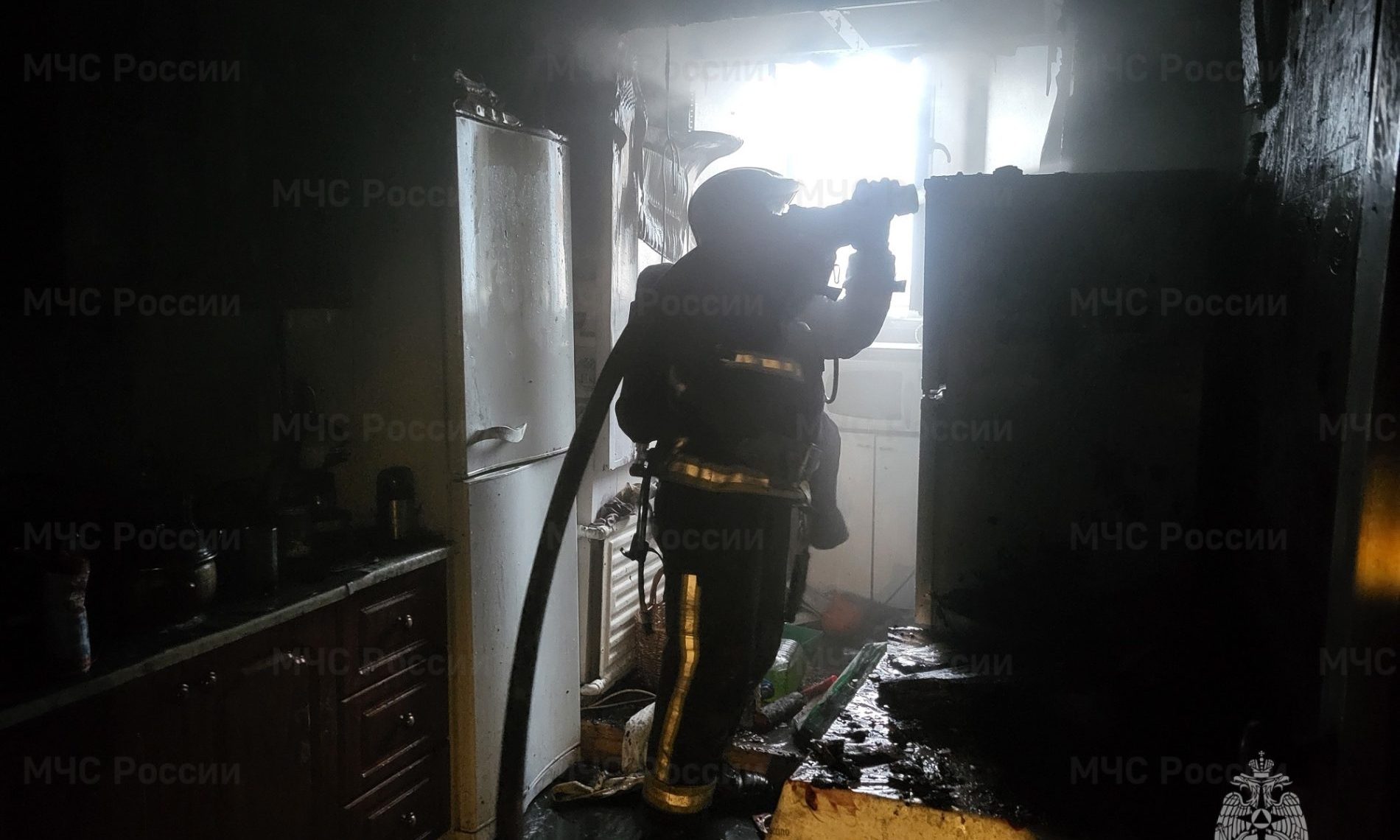 В поселке Караваево загорелась одна из квартир общежития