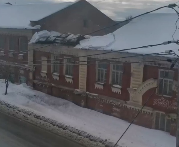 В Костроме рухнула крыша здания завода