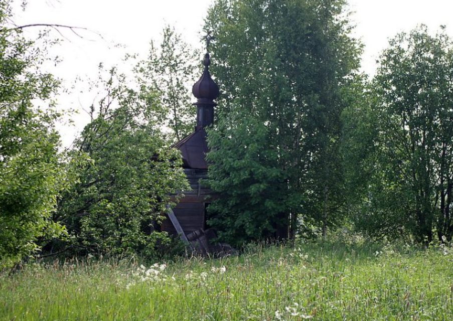 В Костромской области восстанавливают часовню, чудом уцелевшую при пожаре