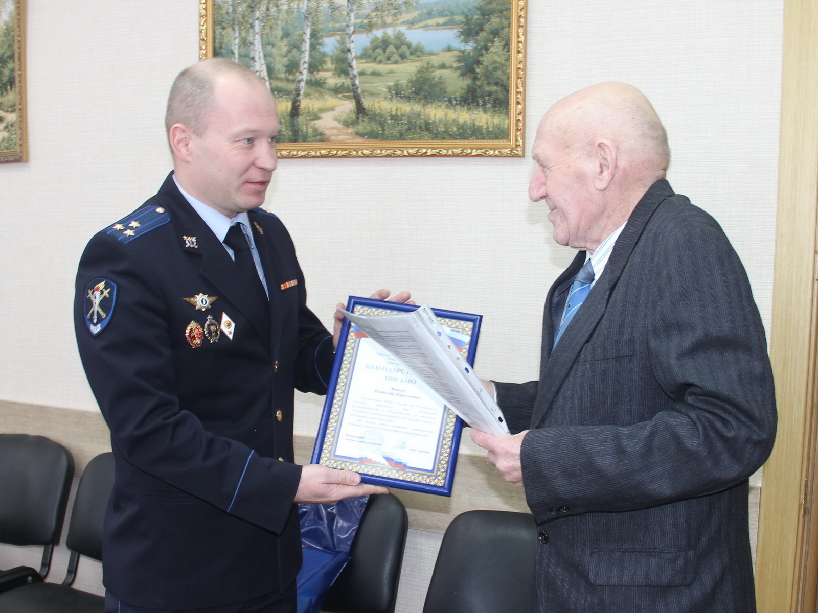 Костромской пенсионер помог полицейским задержать курьера-афериста