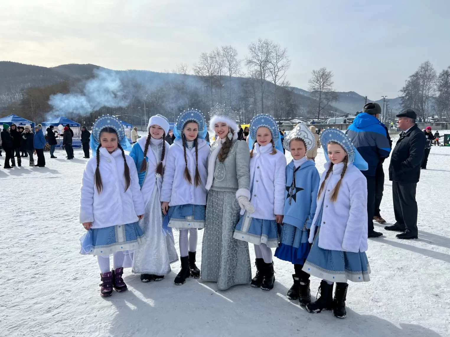 Костромская Снегурочка навестила Деда Мороза на Байкале