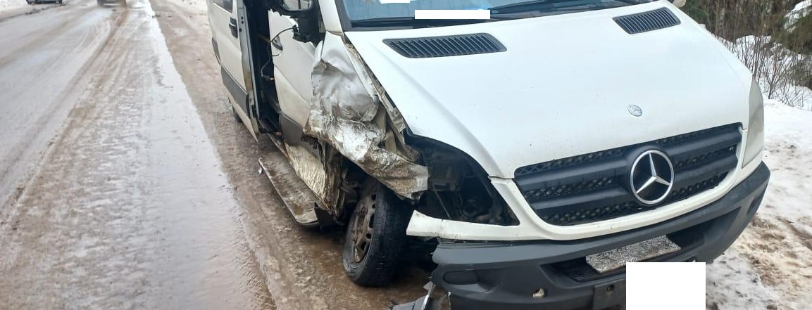 Причиной жуткой аварии с автобусом на костромской трассе стал ледяной дождь