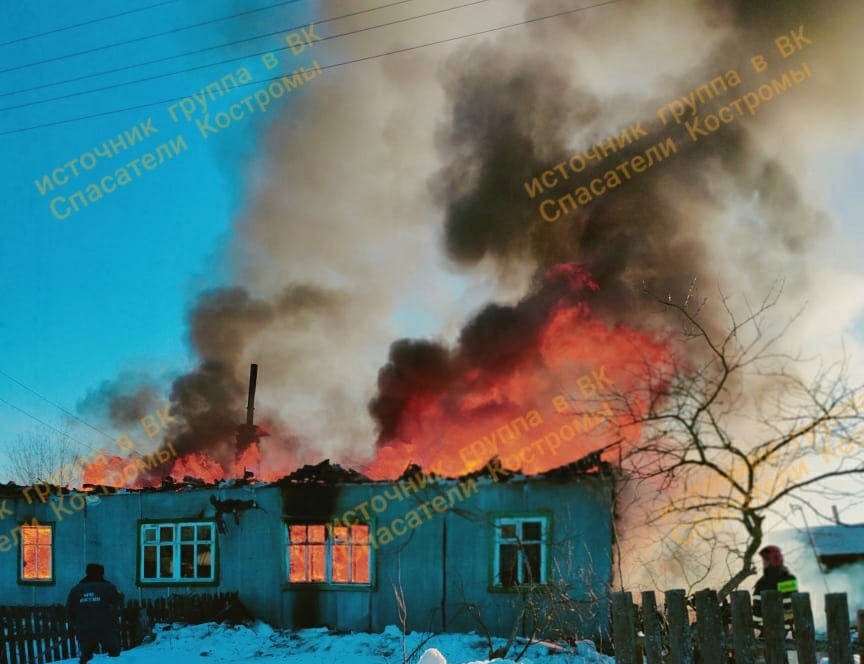 Столб дыма поднялся над Антроповским районом Костромской области