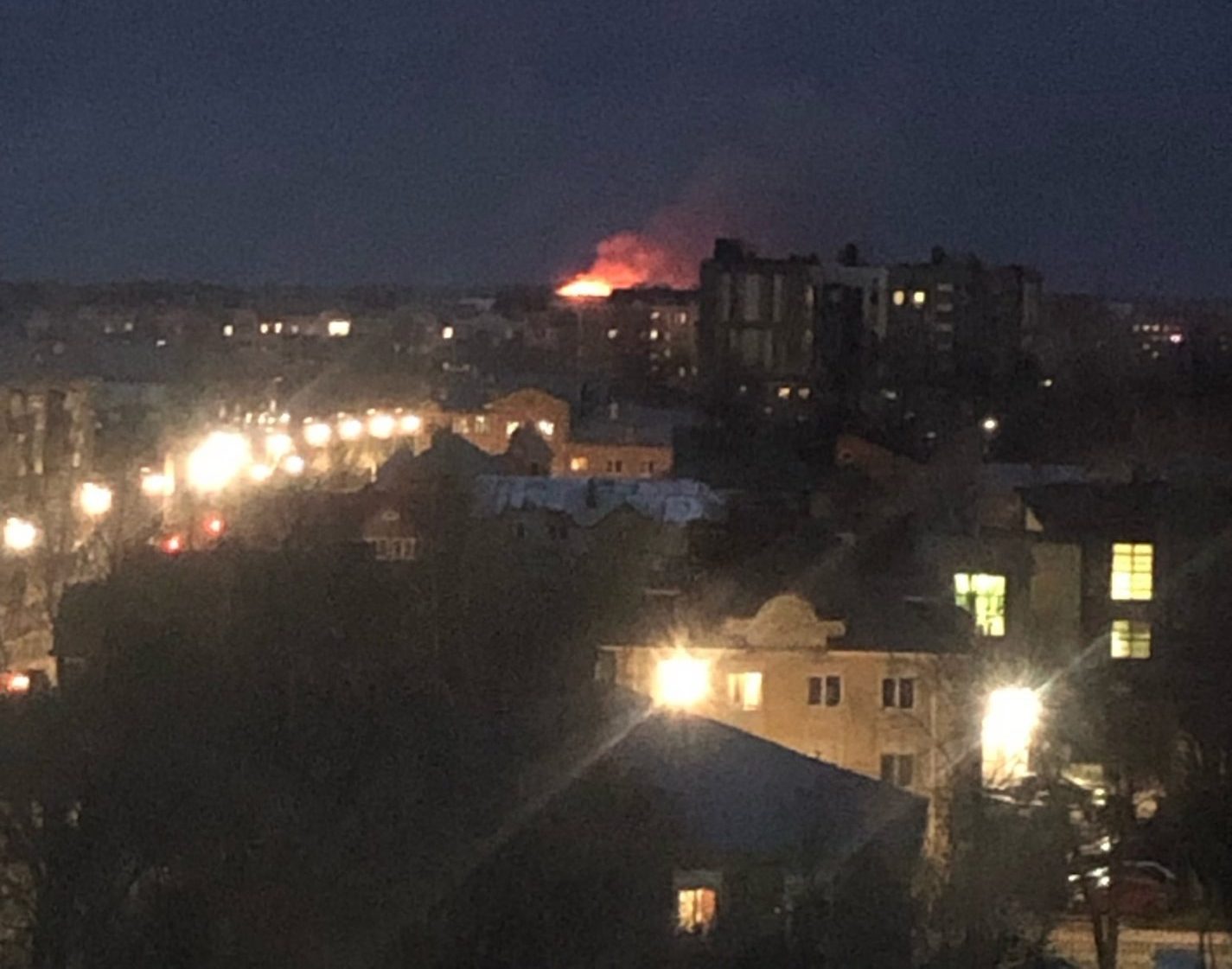 Зарево огромного пожара под Костромой наблюдало полгорода