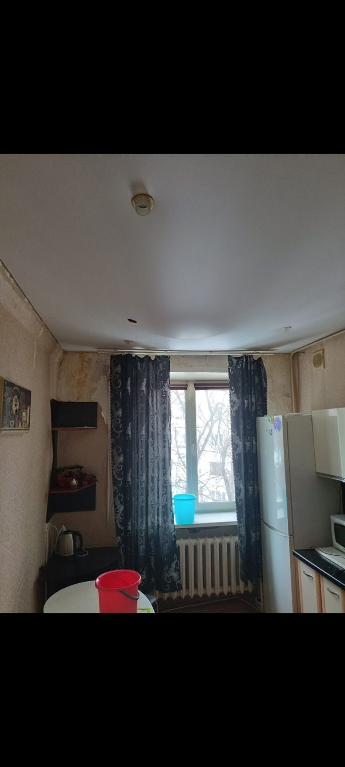 В Костроме грозит обрушиться на головы жильцам крыша дома