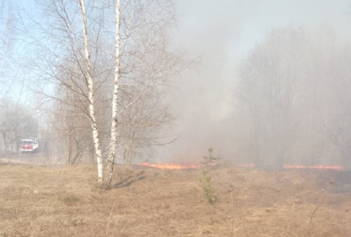 В Костроме огонь подобрался к газозаправочной станции