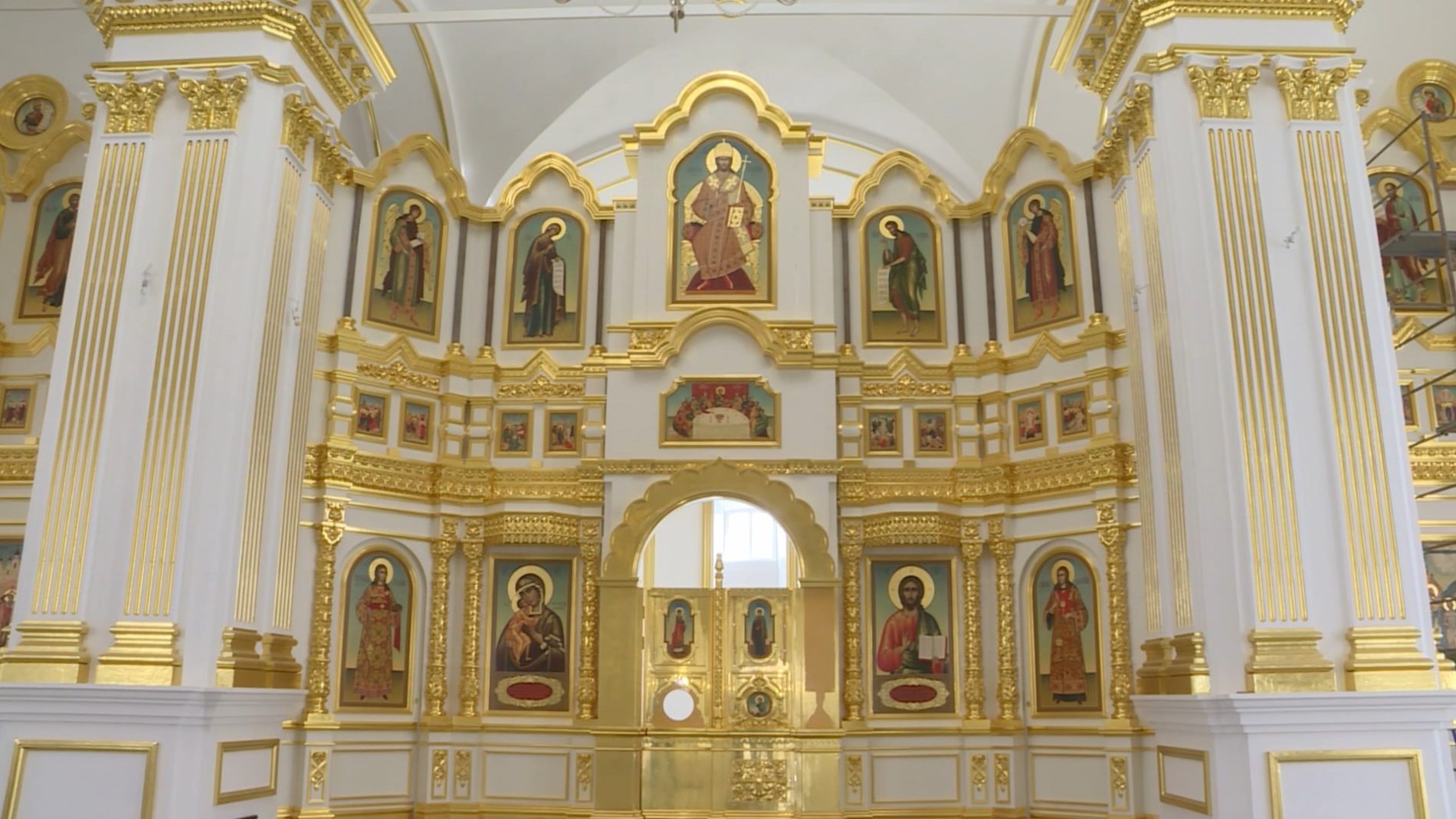 В Богоявленском соборе Костромского кремля установили иконостас