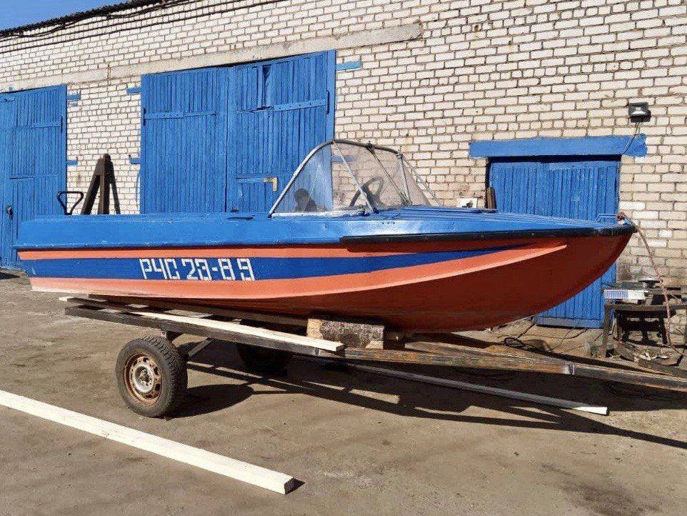 Жители костромской деревни получили новую лодку в паводок