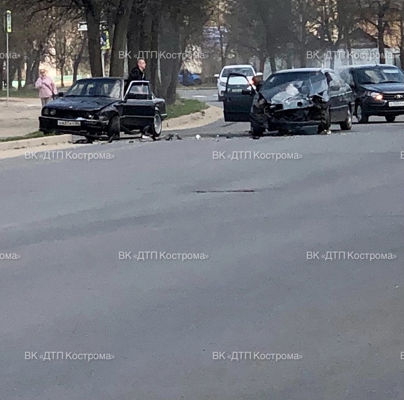 Две иномарки не поделили дорогу в Костроме