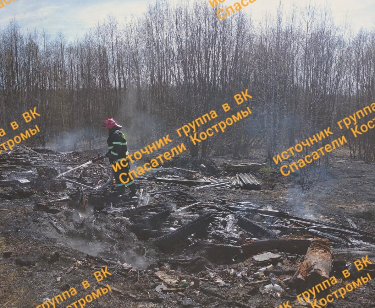 По всей Костромской области горит сухая трава