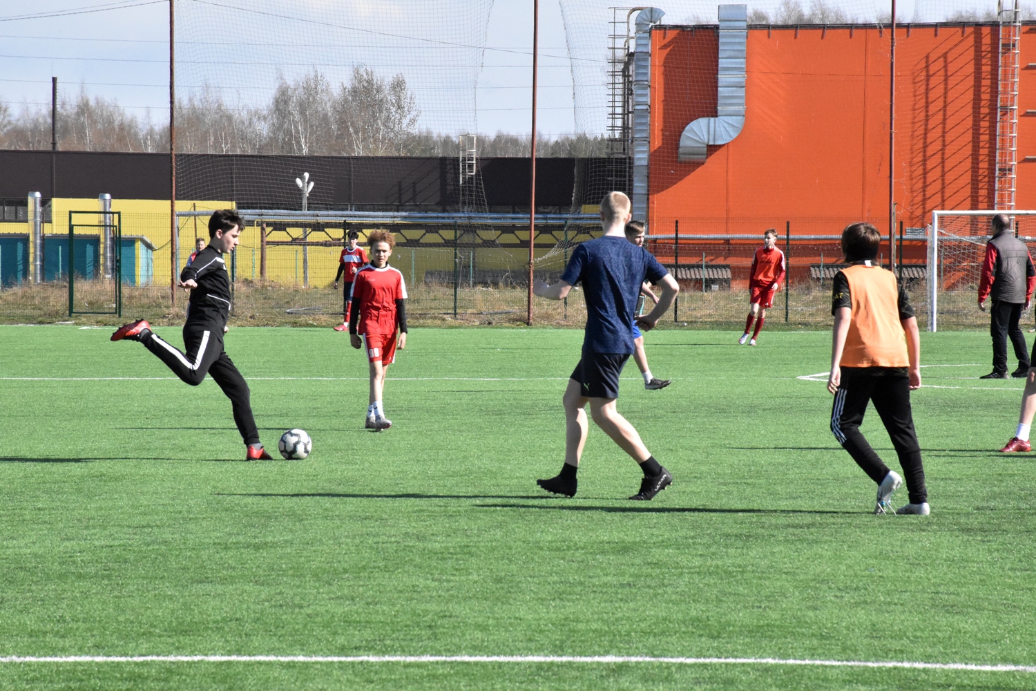 Юные костромички смогут заниматься футболом в спортшколе Ярцева
