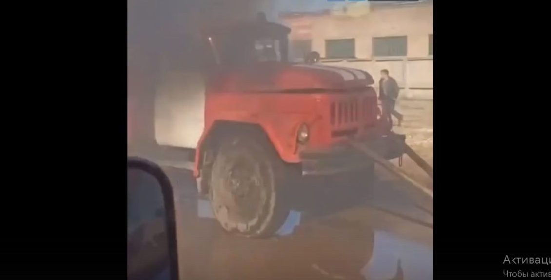 Пожарная машина загорелась на улице в Костроме