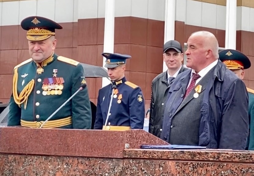 Губернатор Костромской области Сергей Ситников получил медаль от Минобороны