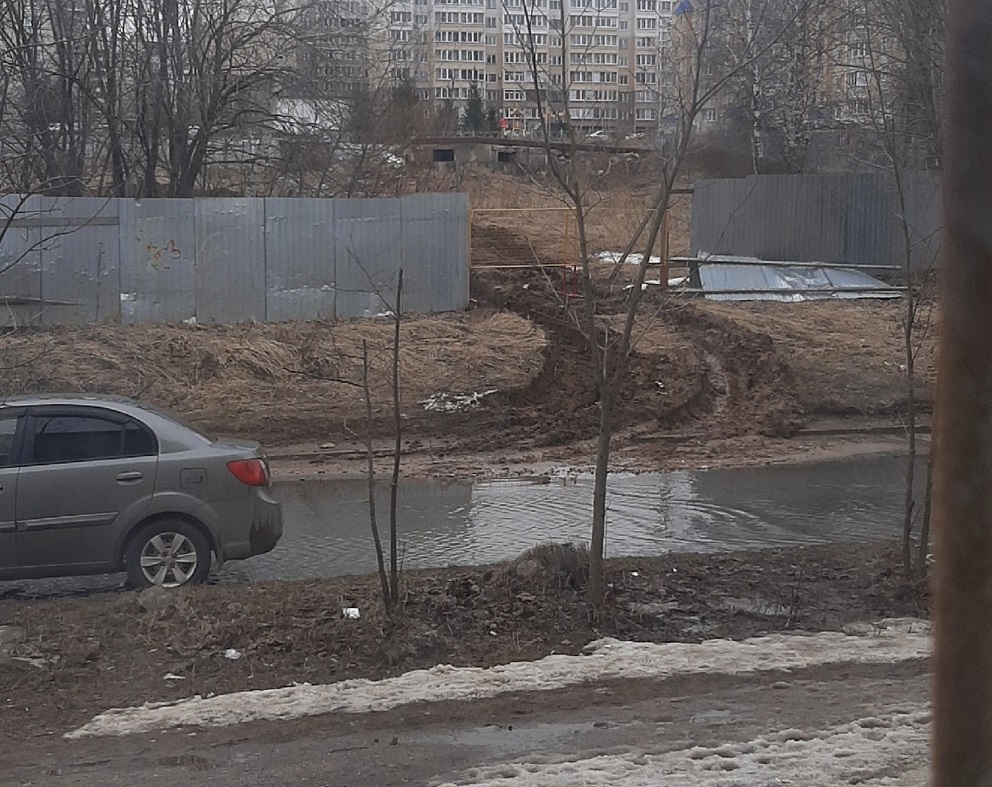 В Костроме затопило фекалиями улицу Катинскую
