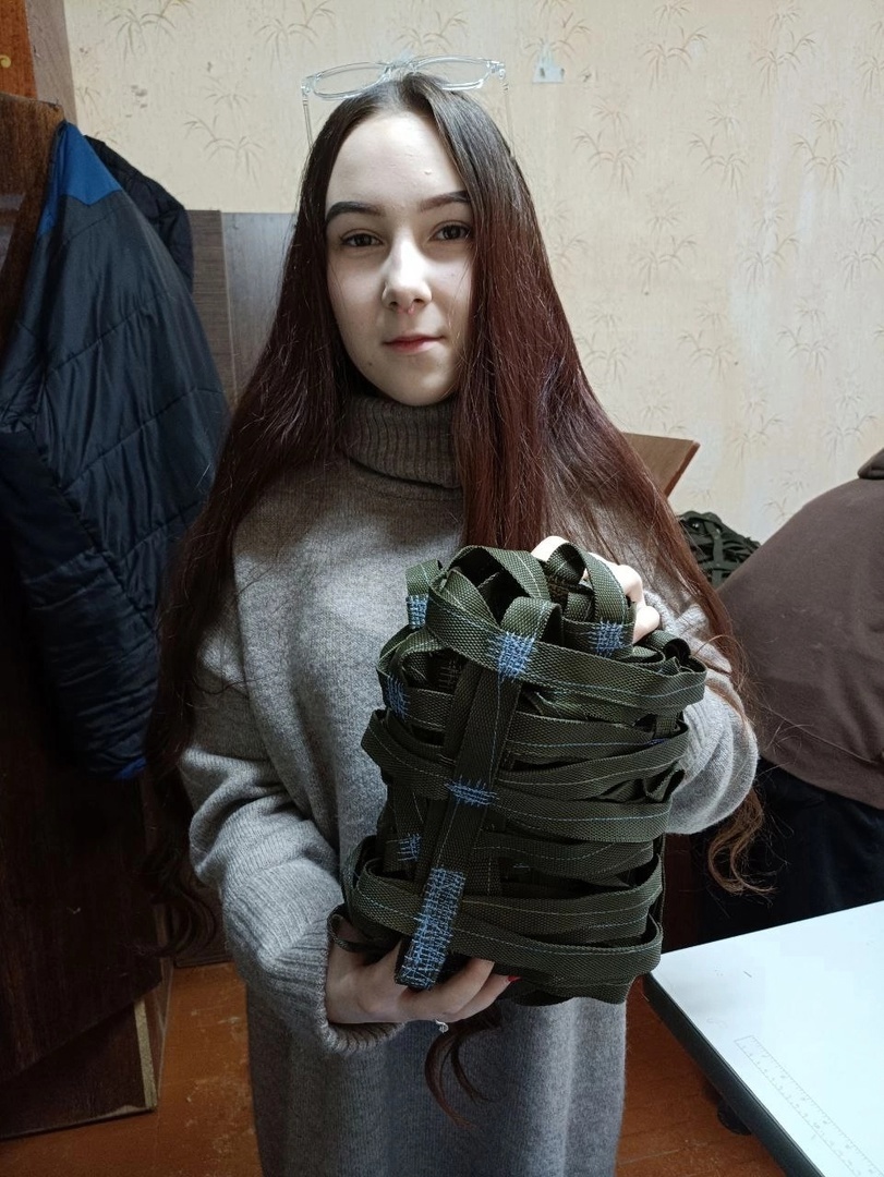 Студентки Костромской сельхозакадемии шьют носилки для военнослужащих-участников СВО