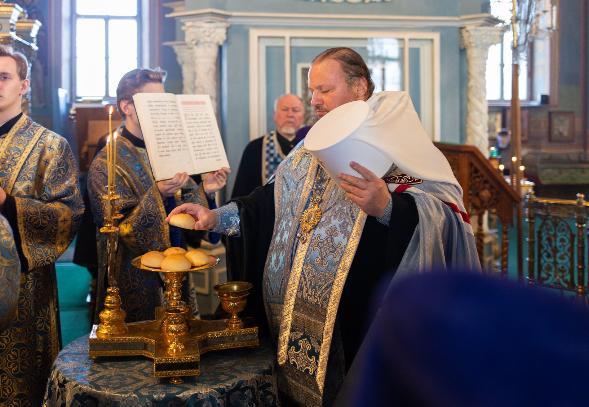 Православные костромичи отмечают Благовещение Пресвятой Богородицы