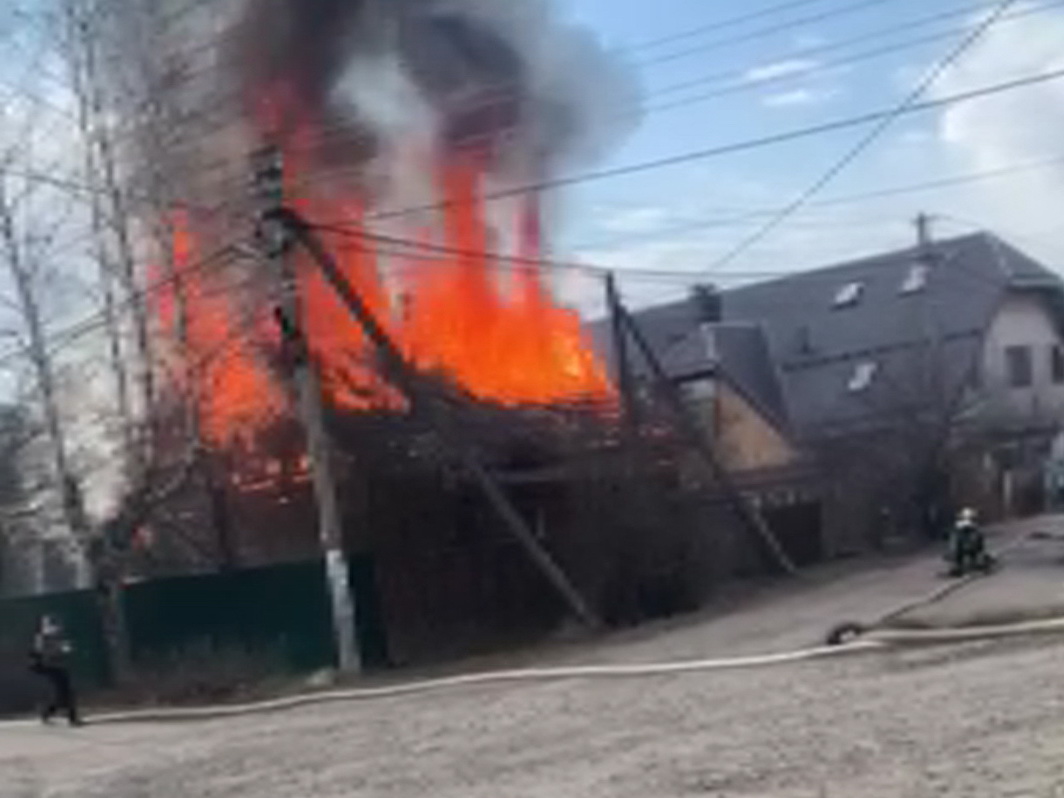 Двое подростков просто так спалили частный дом в Костроме