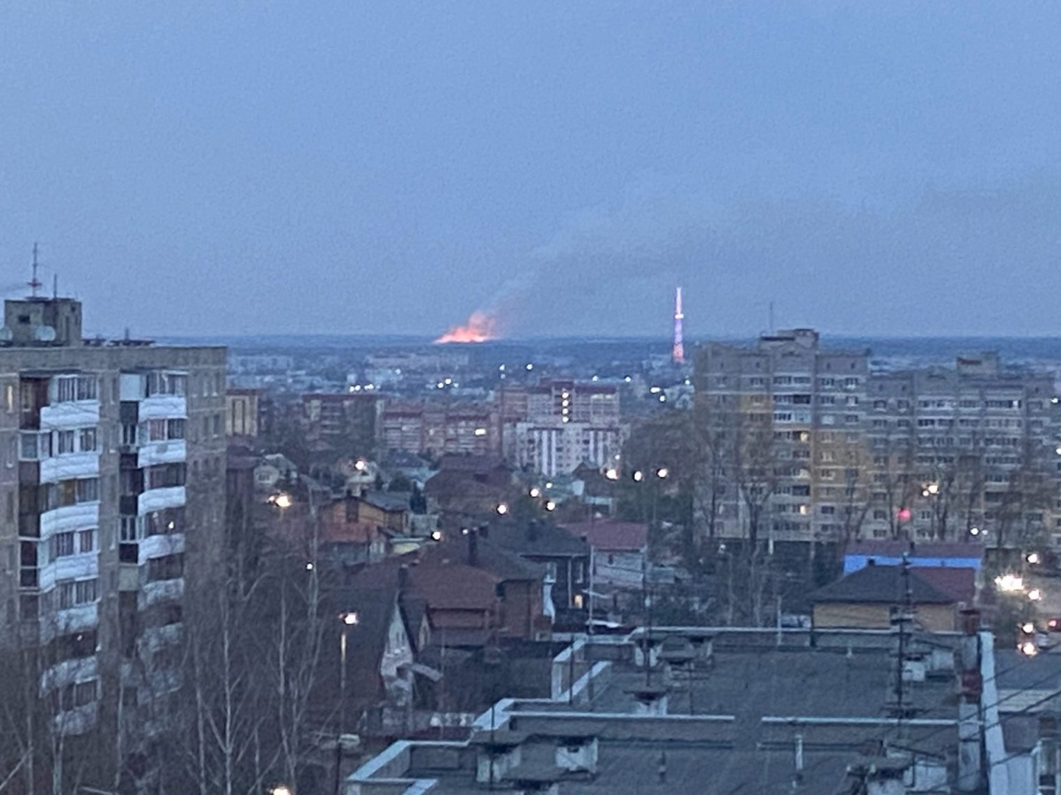 Зарево огромного пожара под Костромой наблюдало полгорода